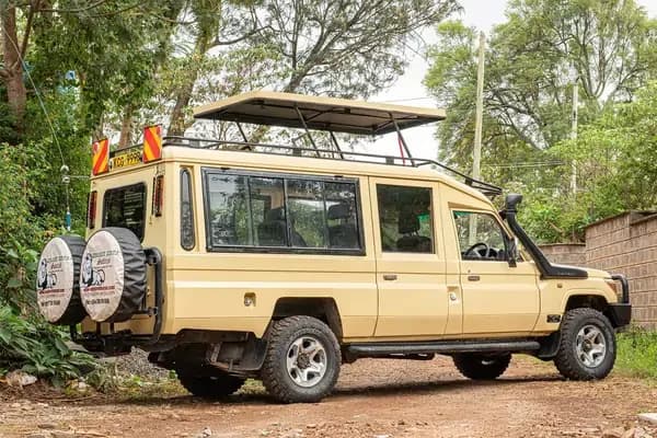 5-Day Tsavo & Amboseli — safari vehicle
