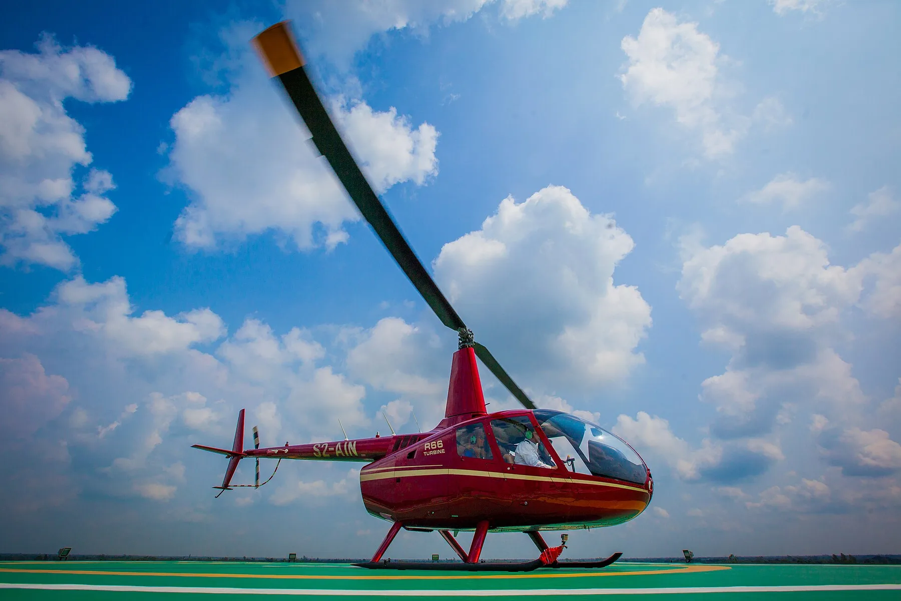 Robinson R66 — exterior