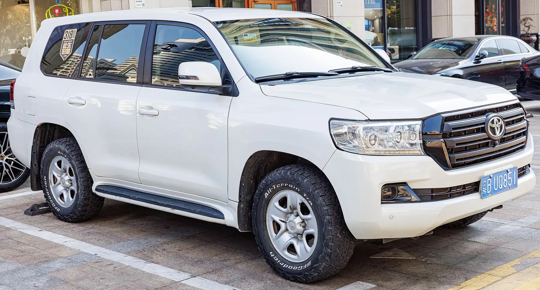 Toyota Land Cruiser LC200 · 2015 — exterior